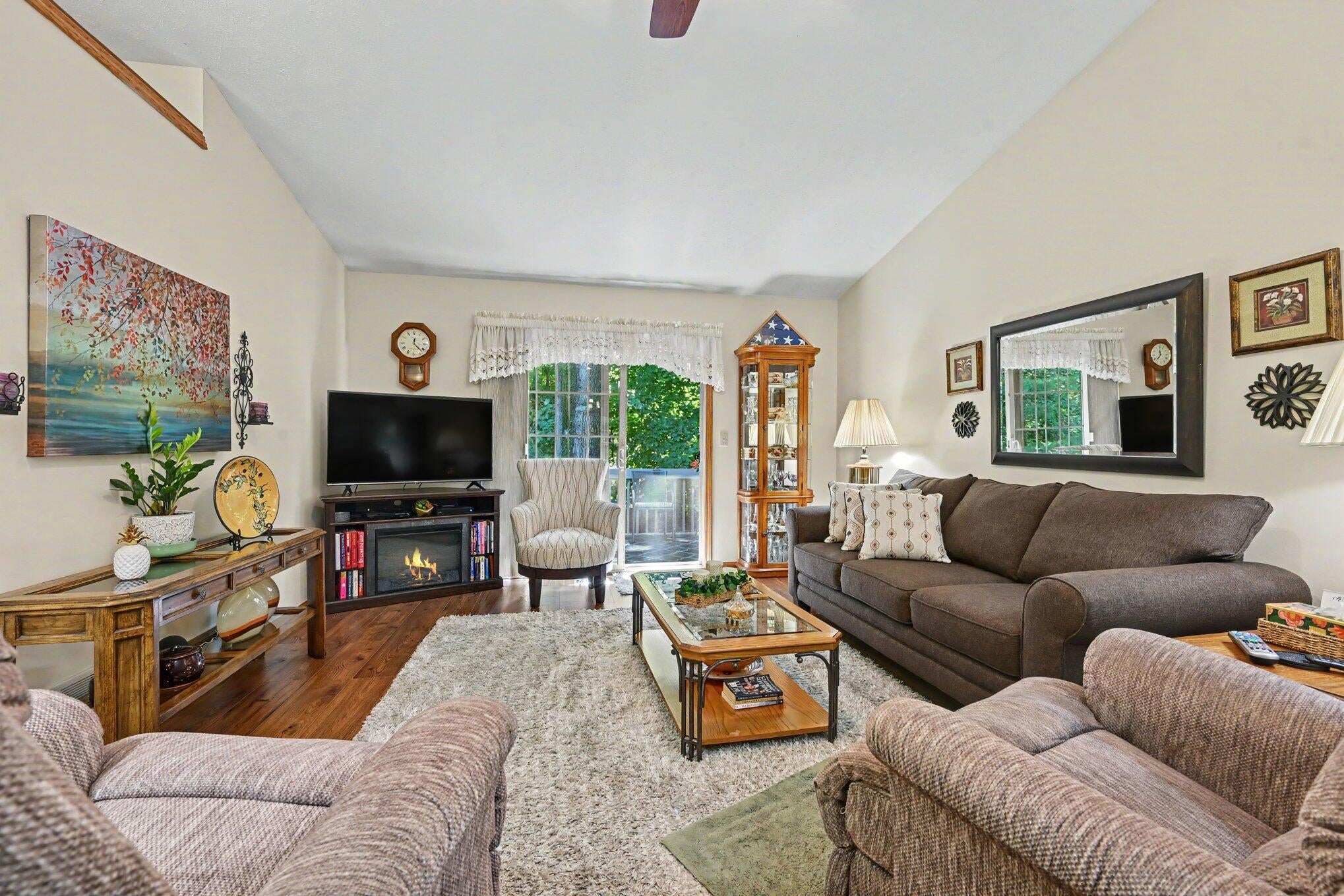832 Highbanks Drive 19