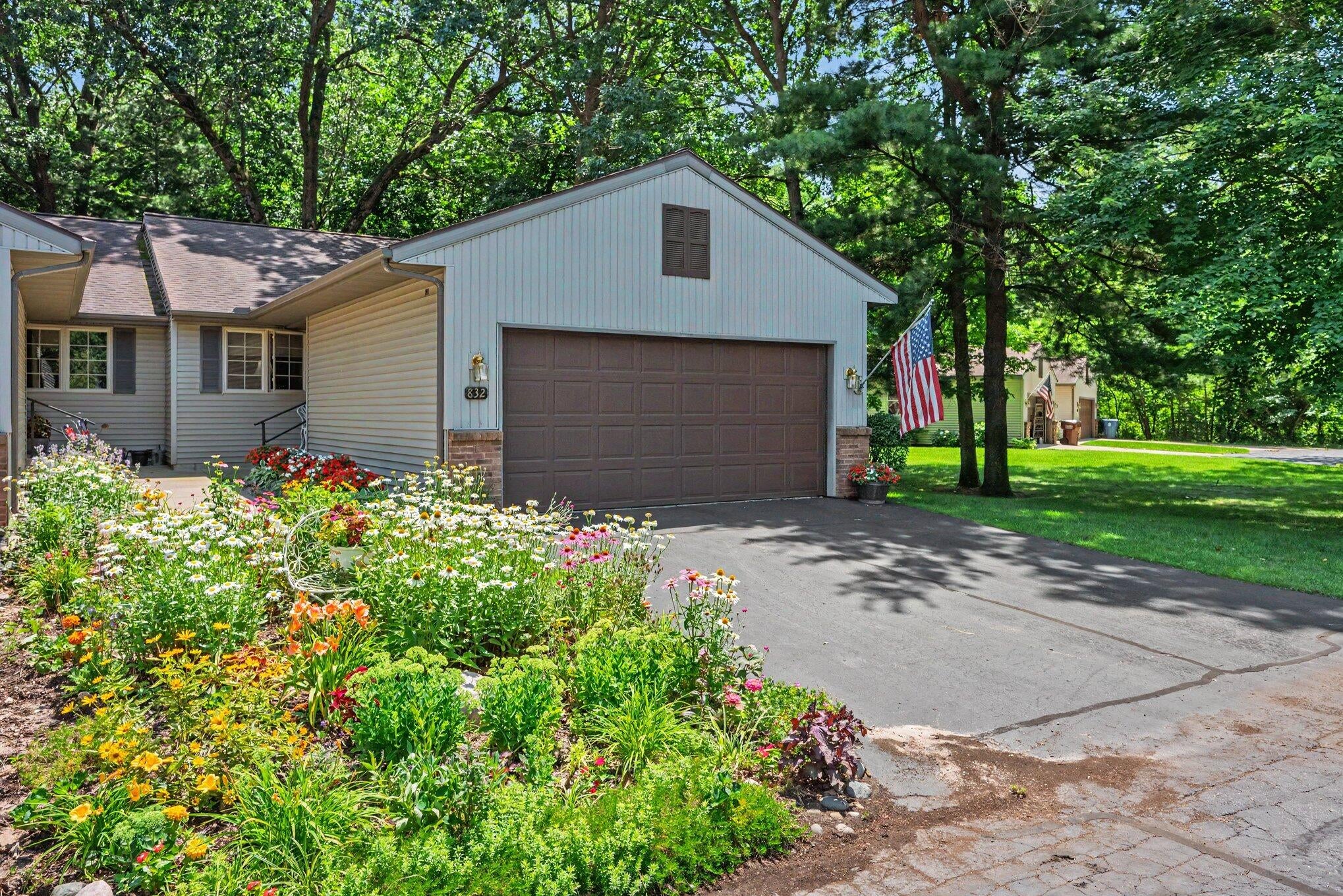 832 Highbanks Drive 19