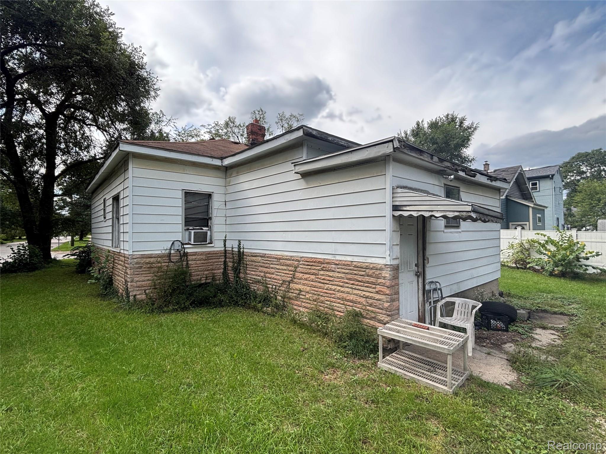 302 N Prospect Road
