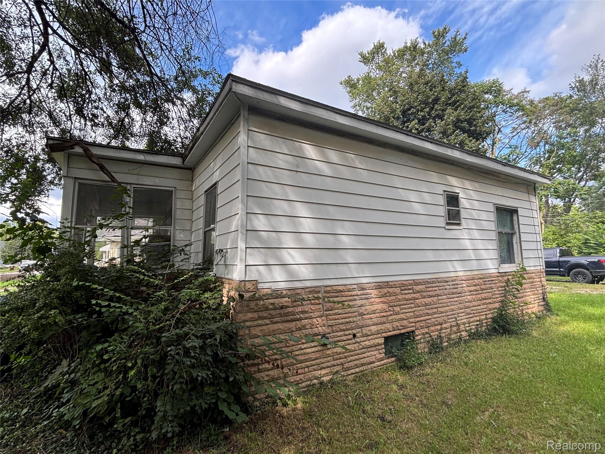 302 N Prospect Road