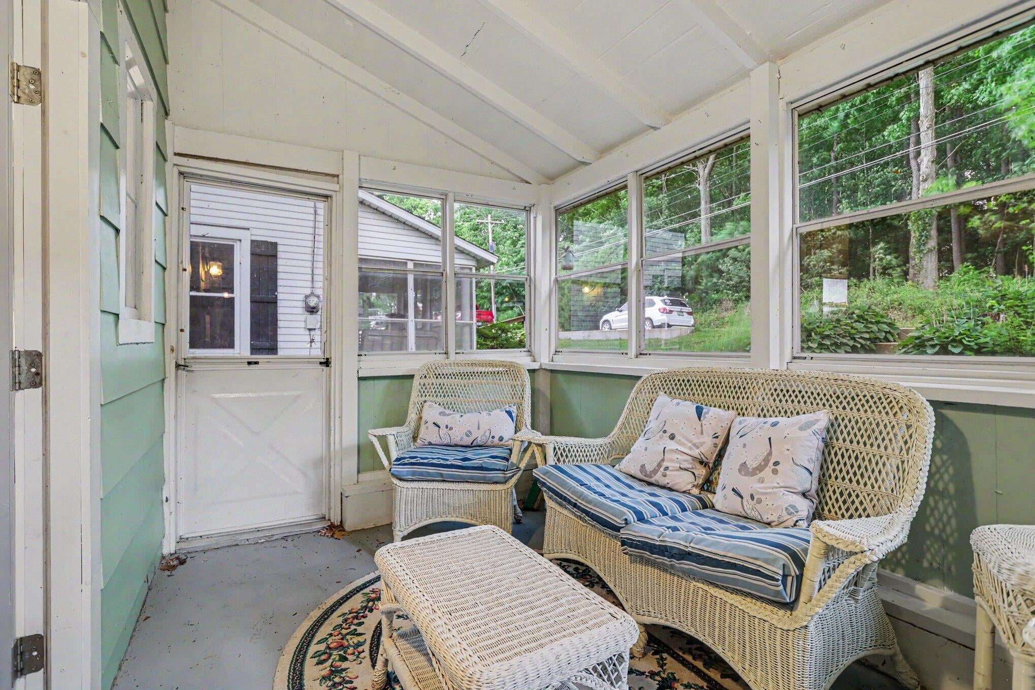 3281 Country Club Way