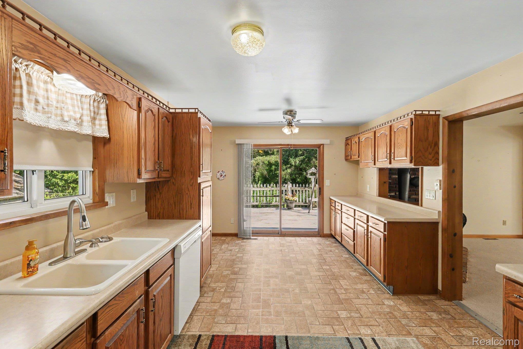 6095 Tipsico Lake Road