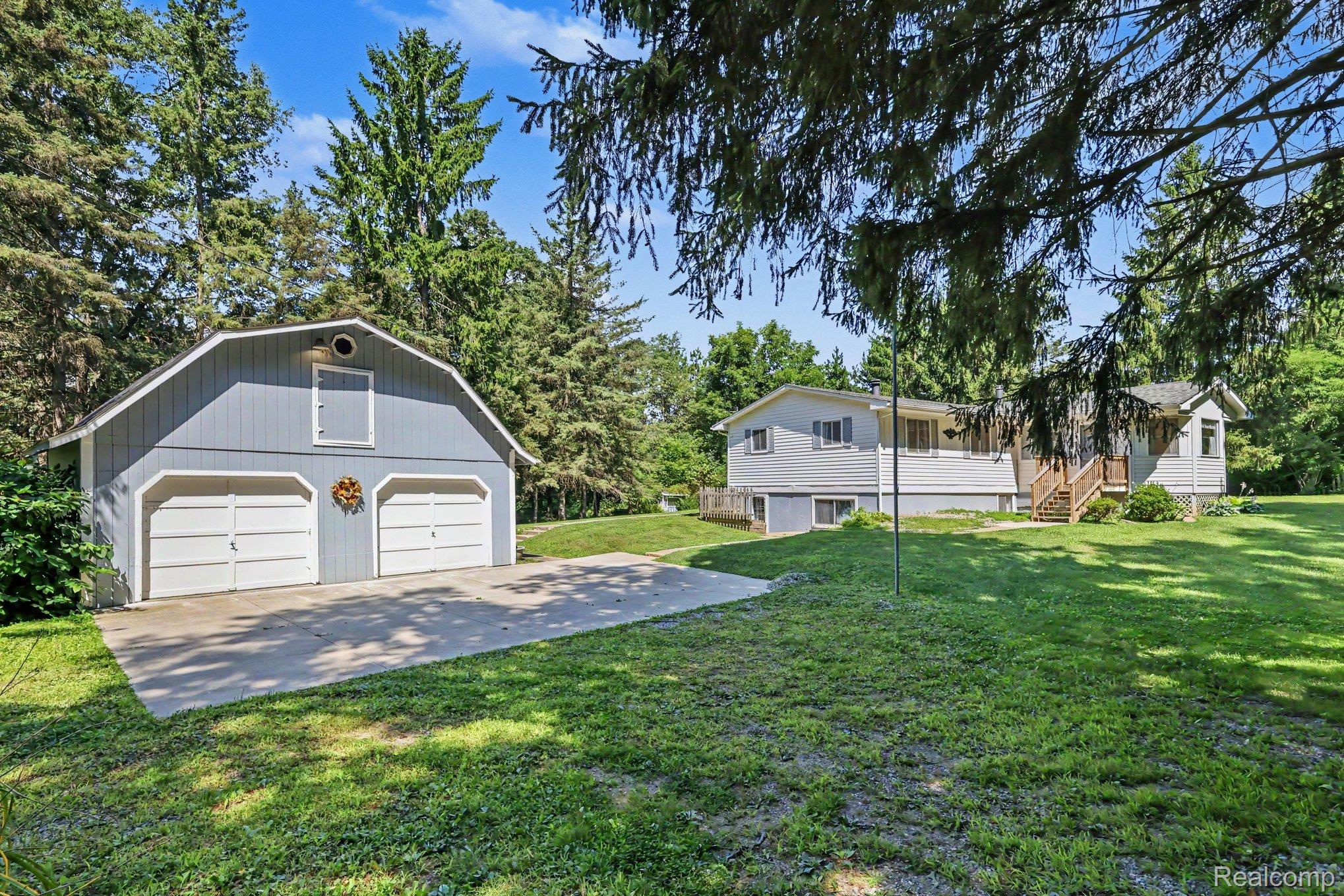 6095 Tipsico Lake Road