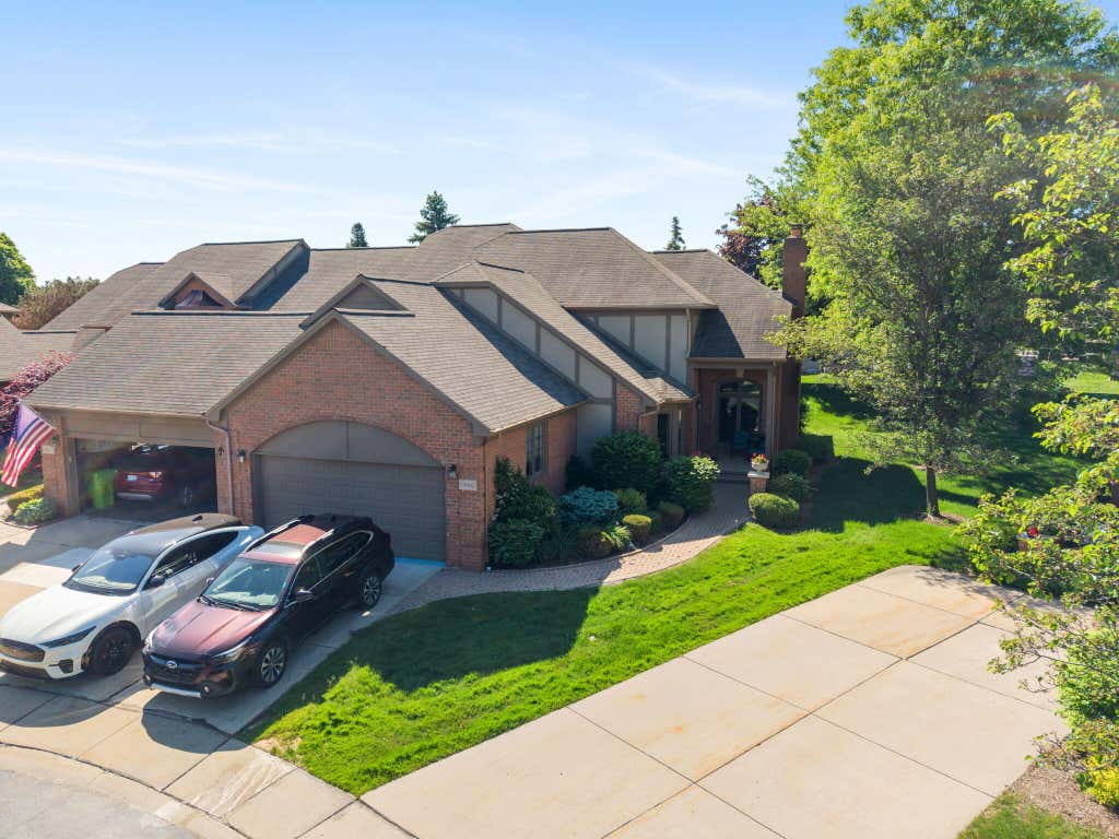 Photo of 54661 Bellingham Drive, Shelby Charter Township, MI 48316 (MLS # 81026026484)