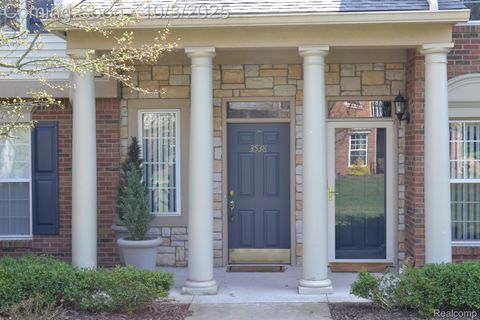 3538 OAKMONTE Boulevard Oakland Charter Township MI 48306