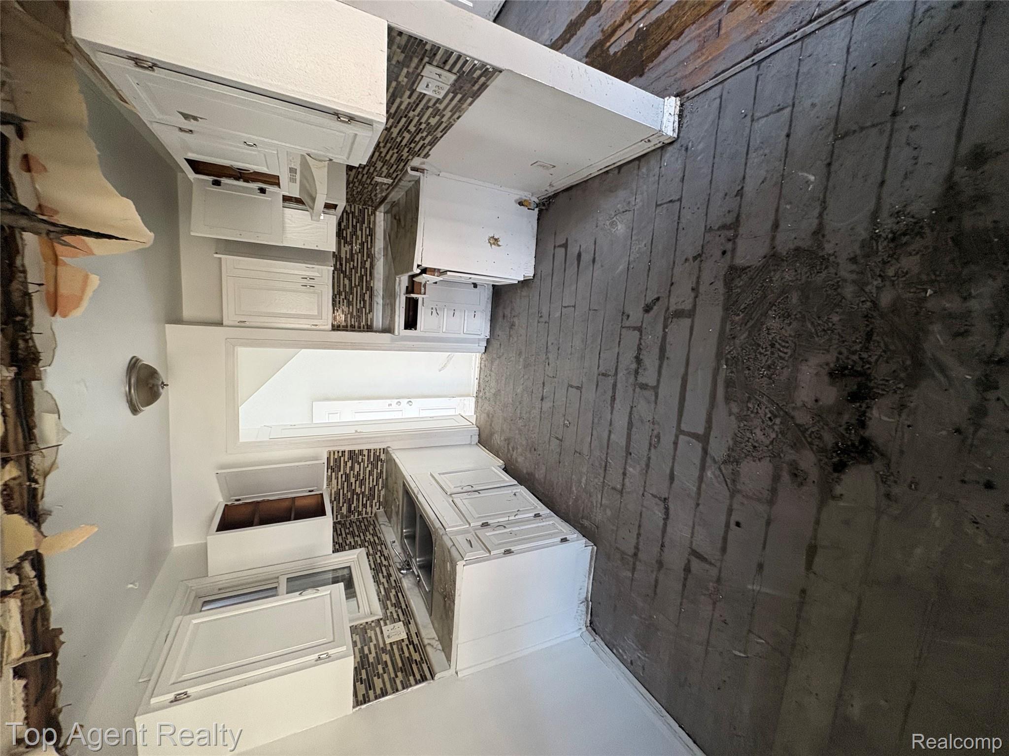 19300 Woodside Street