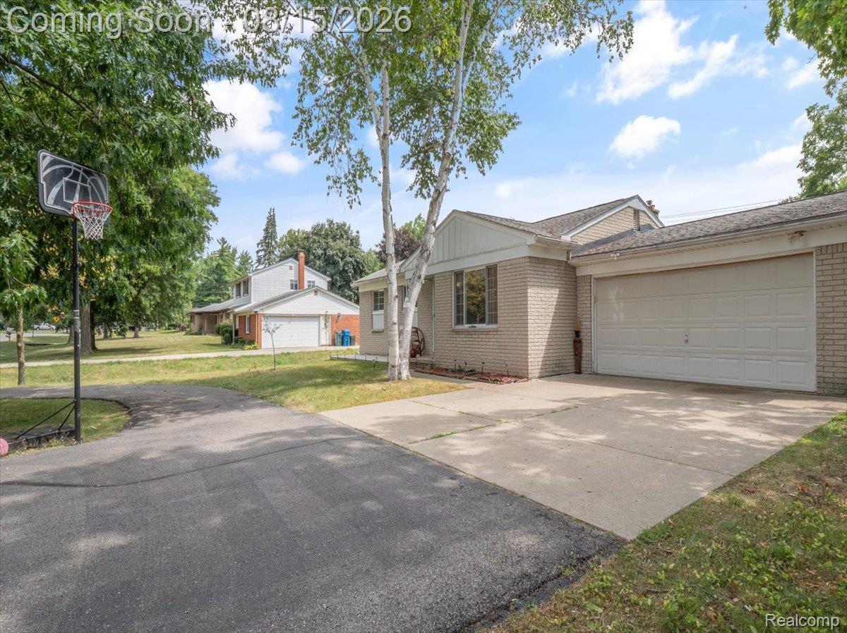5660 Wright Drive