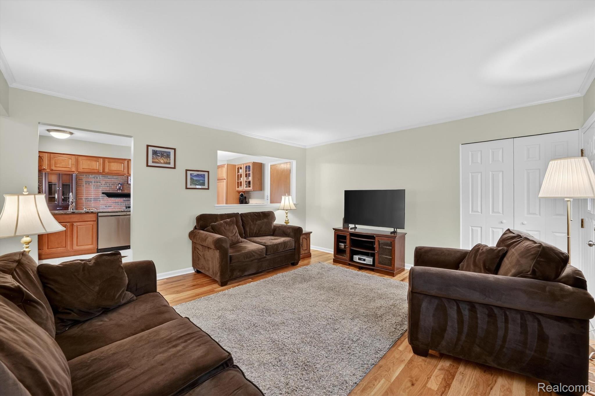 7061 London Court
