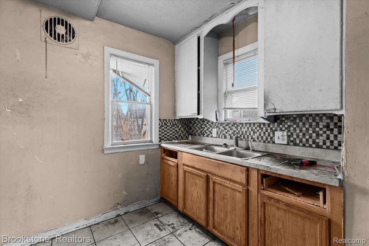 15508 Saint Marys Street