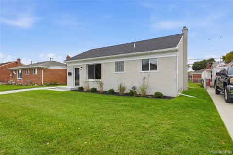 Tiny photo for 15834 Chestnut Street, Roseville City, MI 48066 (MLS # 20261080935)