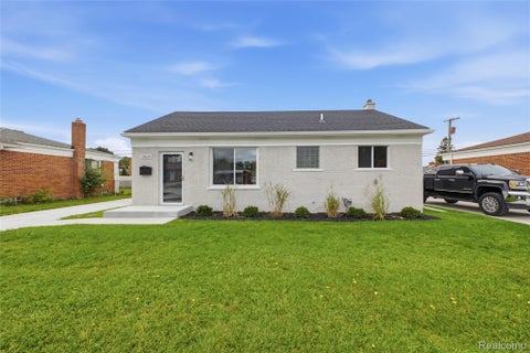Photo of 15834 Chestnut Street, Roseville City, MI 48066 (MLS # 20261080935)