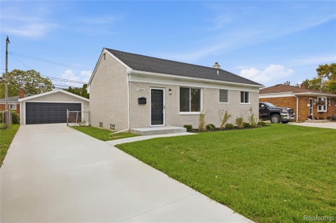 Tiny photo for 15834 Chestnut Street, Roseville City, MI 48066 (MLS # 20261080935)