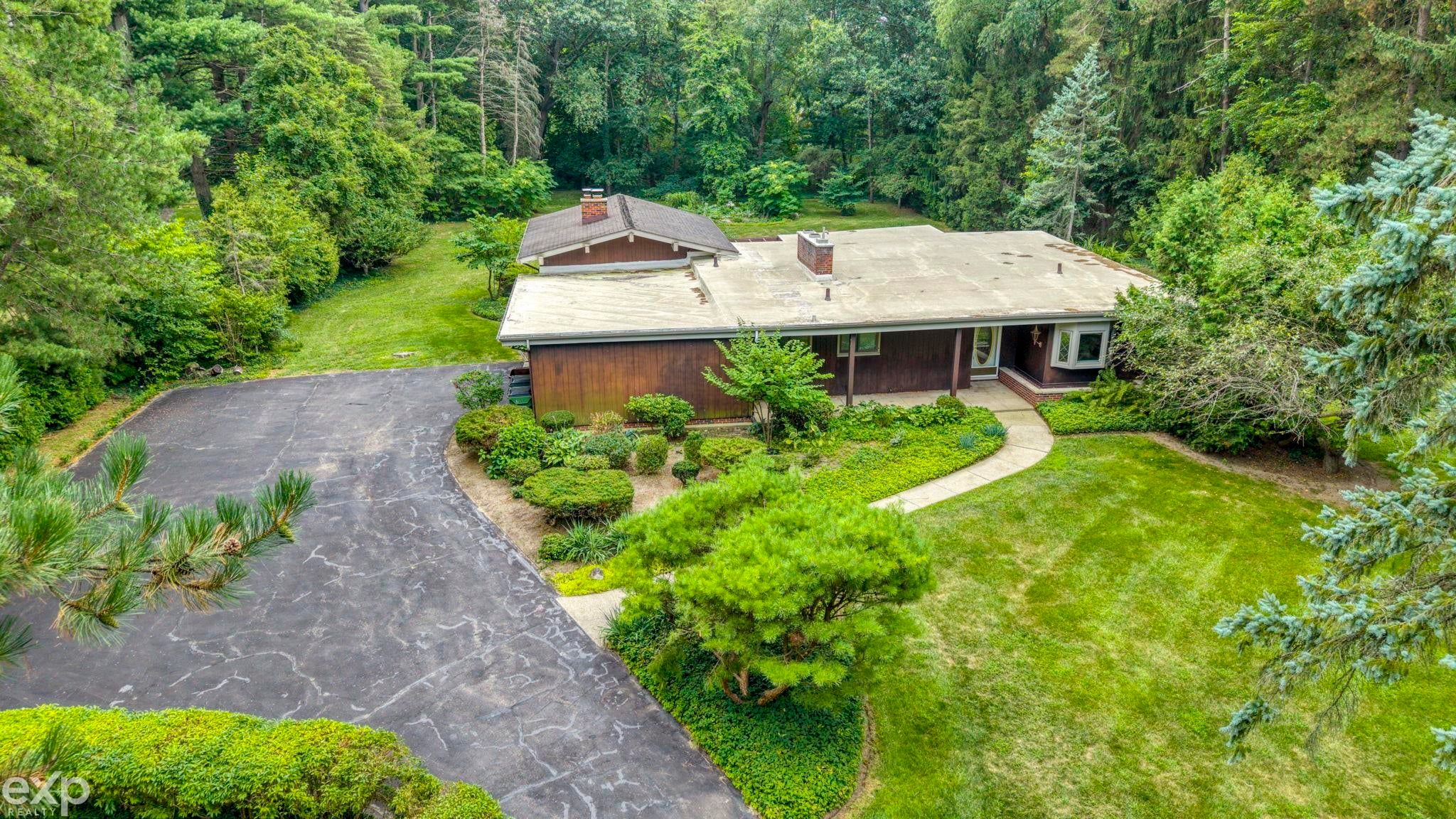 5280 Brookside Dr Drive