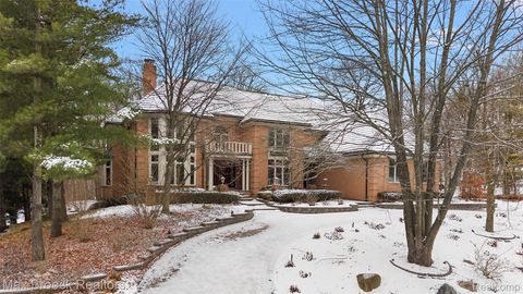 5148 Crest Knolls Court Bloomfield Charter Township MI 48302