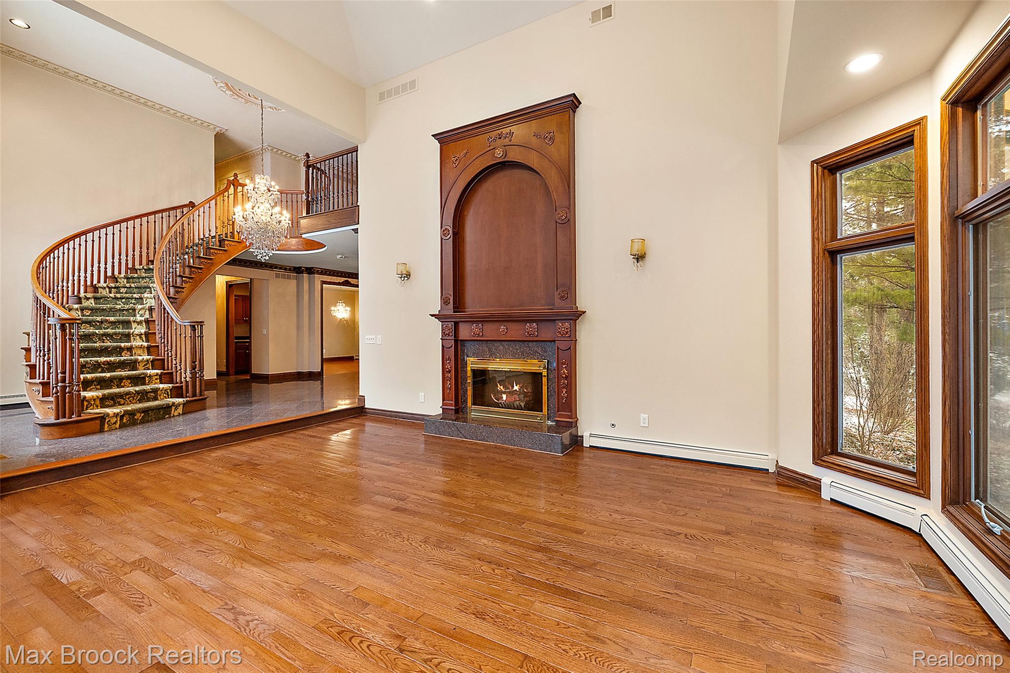 5148 Crest Knolls Court