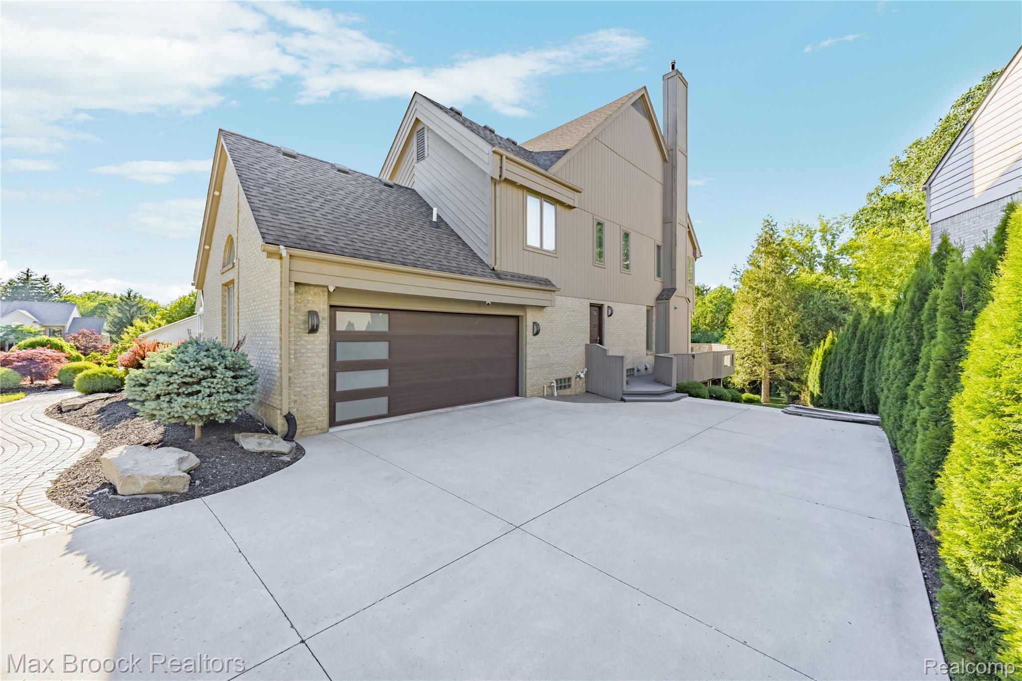 7102 Alta Vista Drive