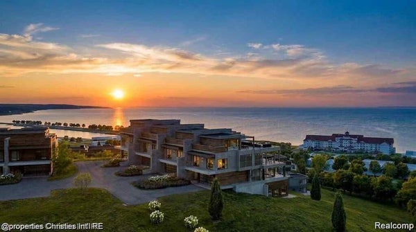 3575 CHARLEVOIX AVE # 13, PETOSKEY, MI 49770 - Image 5cf51880eb34fdd2cdc3de17e3d25d9c/59908870