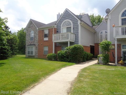 225 Brookwood DR Drive 10 South Lyon City MI 48178