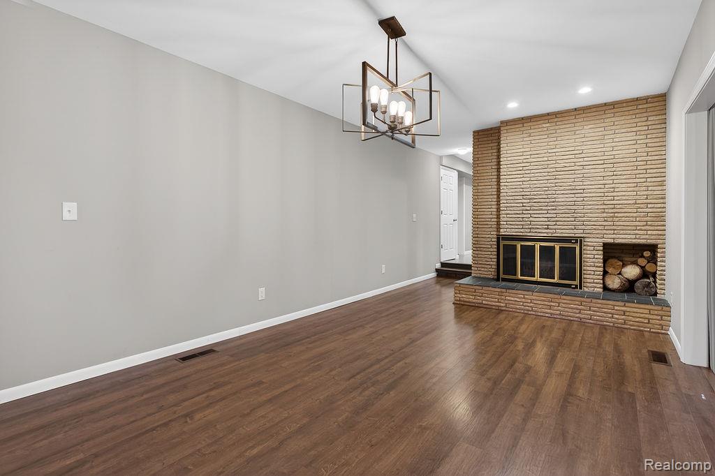 Rochester Hills, Michigan 48309, United States, 3 Bedrooms Bedrooms, ,3 BathroomsBathrooms,Residential,Active,255288