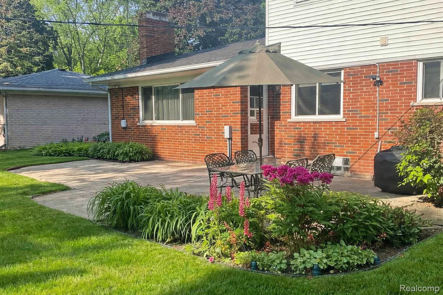 37701 Via Rosalie Street