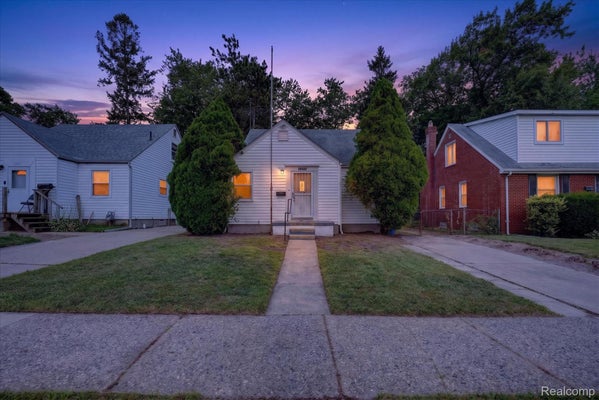 19665 JUSTINE ST, DETROIT, MI 48234 - Image 5d22ae2223a76483ba7543c2c8196a67/477115648