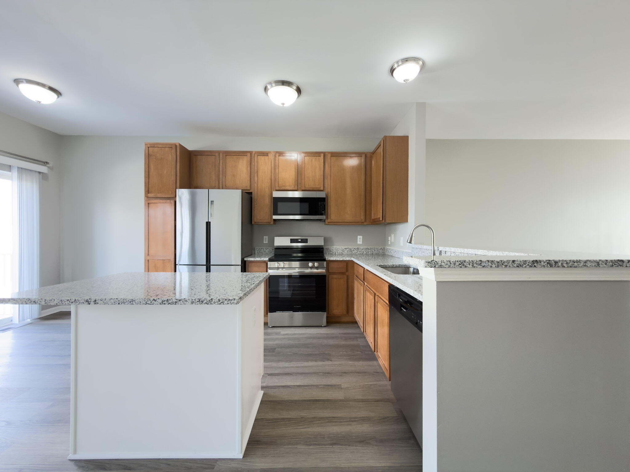 187 Center Boulevard