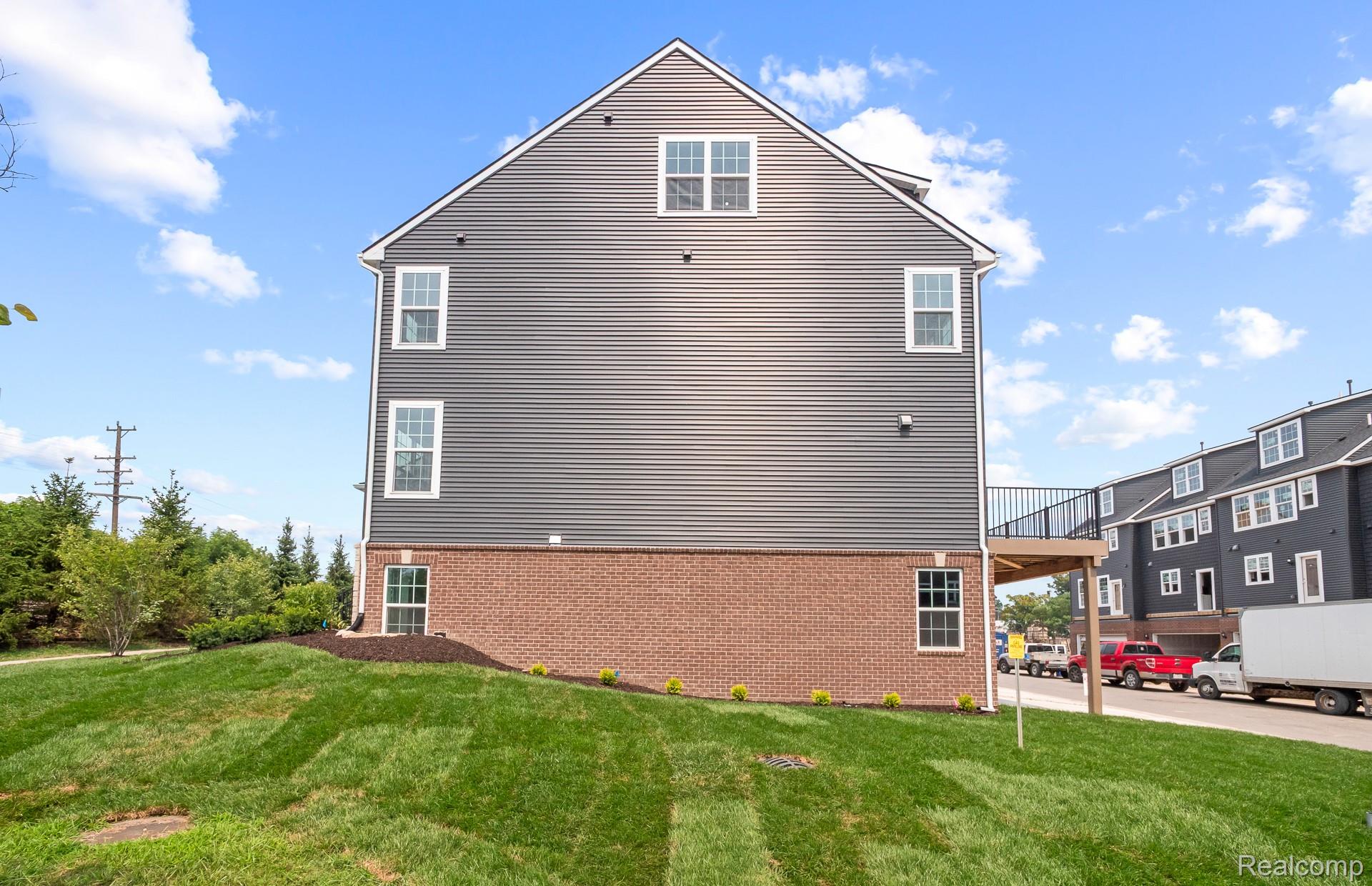 302 N Sydney Court