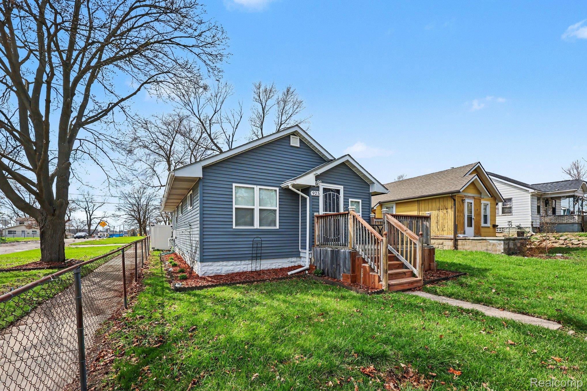 925 Kenilworth Avenue