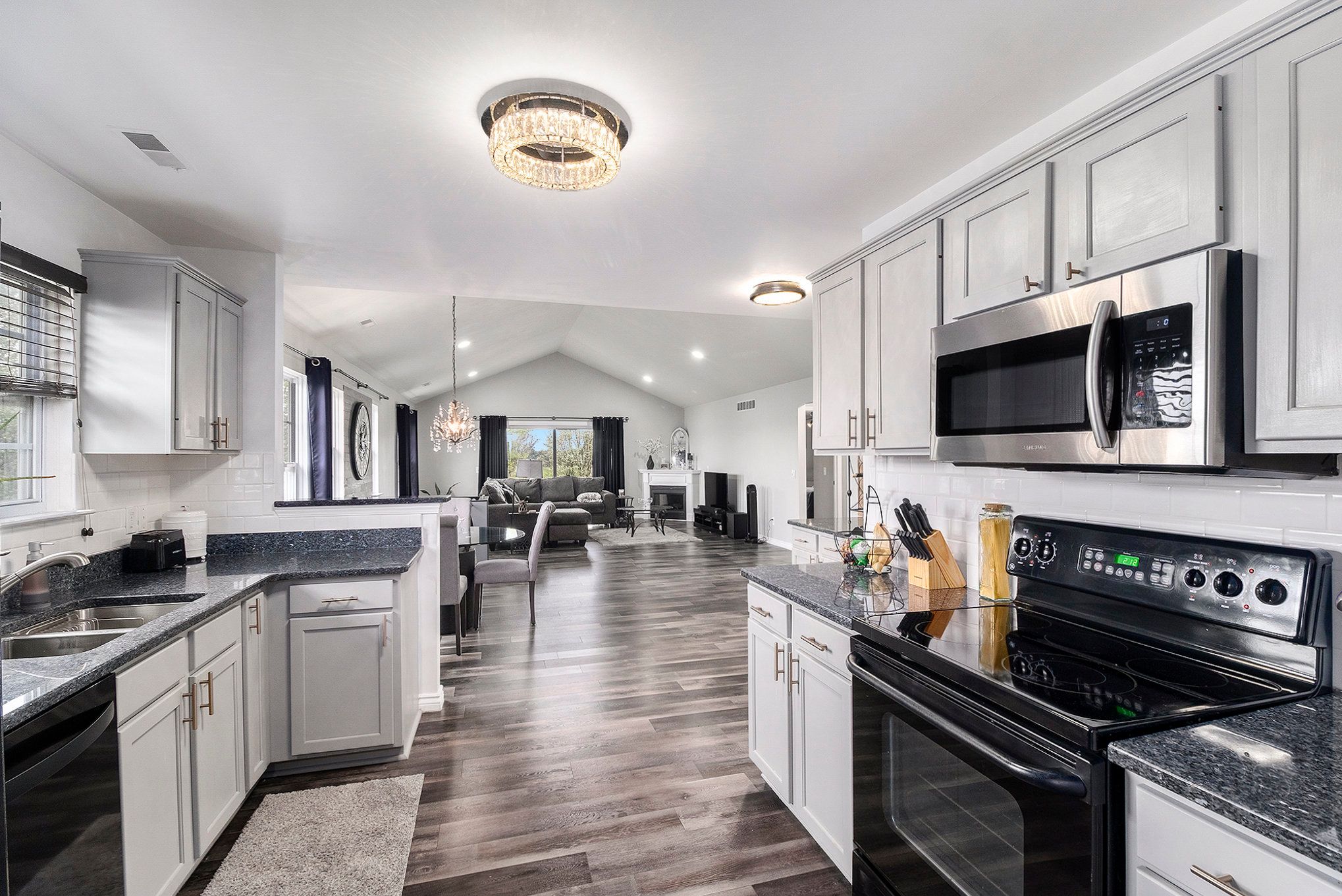 Macomb Township, Michigan 48044, United States, 2 Bedrooms Bedrooms, ,2 BathroomsBathrooms,Residential,Pending,124999