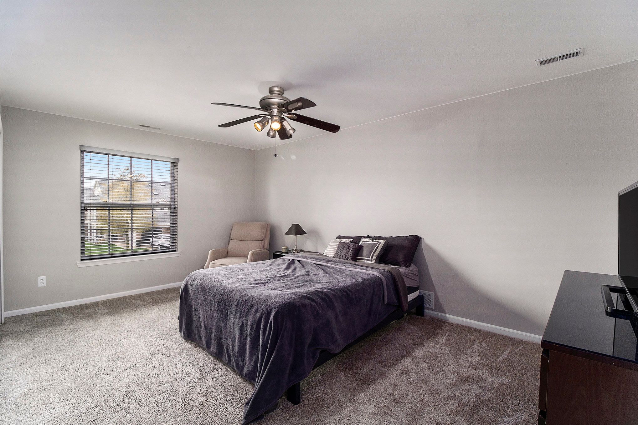 Macomb Township, Michigan 48044, United States, 2 Bedrooms Bedrooms, ,2 BathroomsBathrooms,Residential,Pending,124999