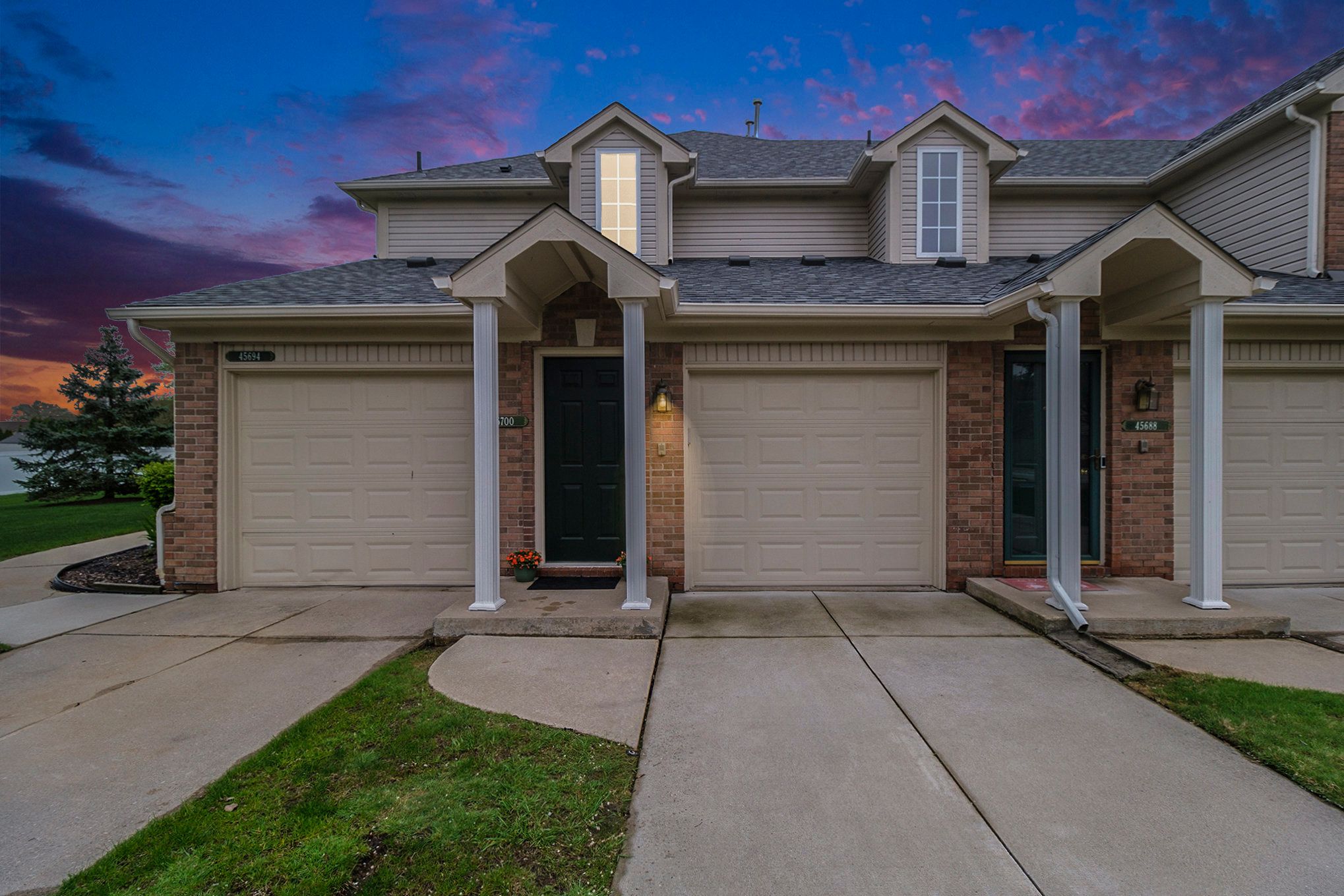 Macomb Township, Michigan 48044, United States, 2 Bedrooms Bedrooms, ,2 BathroomsBathrooms,Residential,Pending,124999