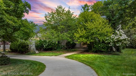 6067 Charles Drive West Bloomfield Charter Township MI 48322