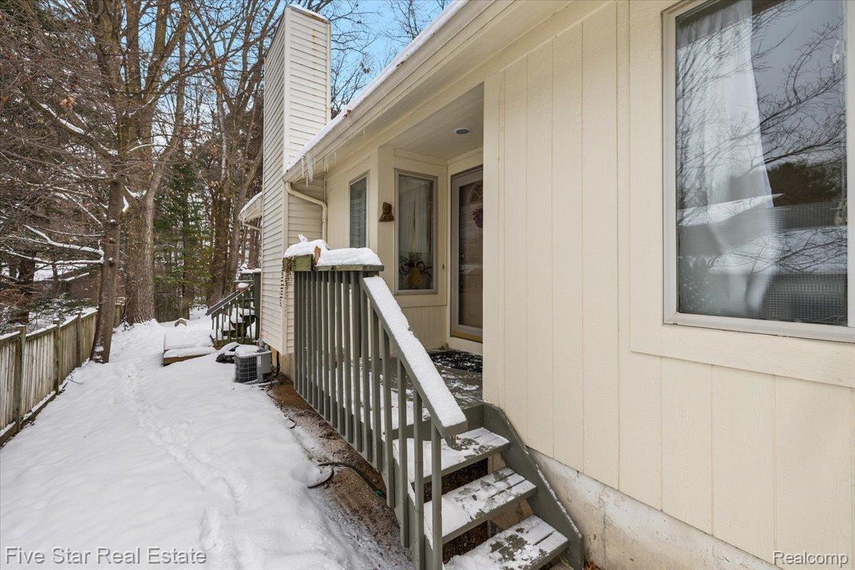 6586 Pontiac Lake Road 1