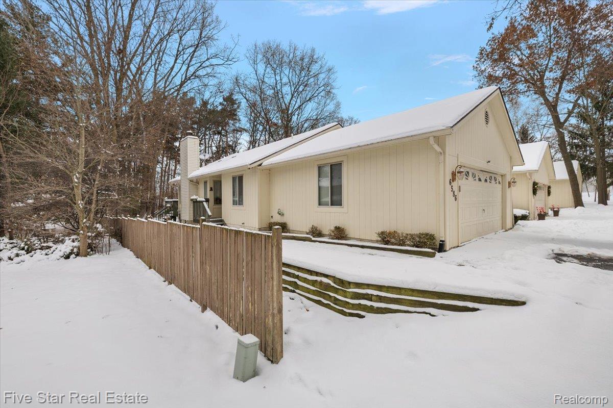 6586 Pontiac Lake Road 1