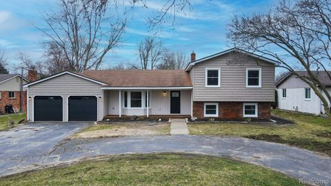 6522 ELLINWOOD Drive White Lake Charter Township MI 48383