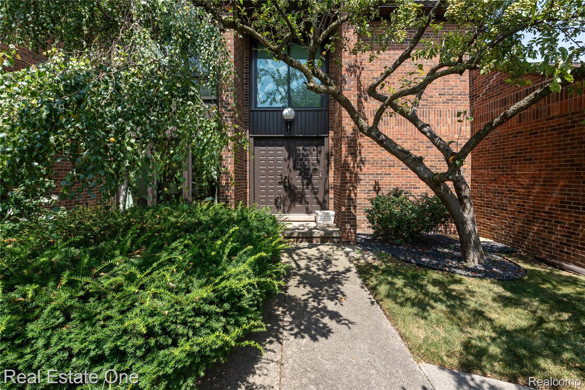 2 Brookwood Lane