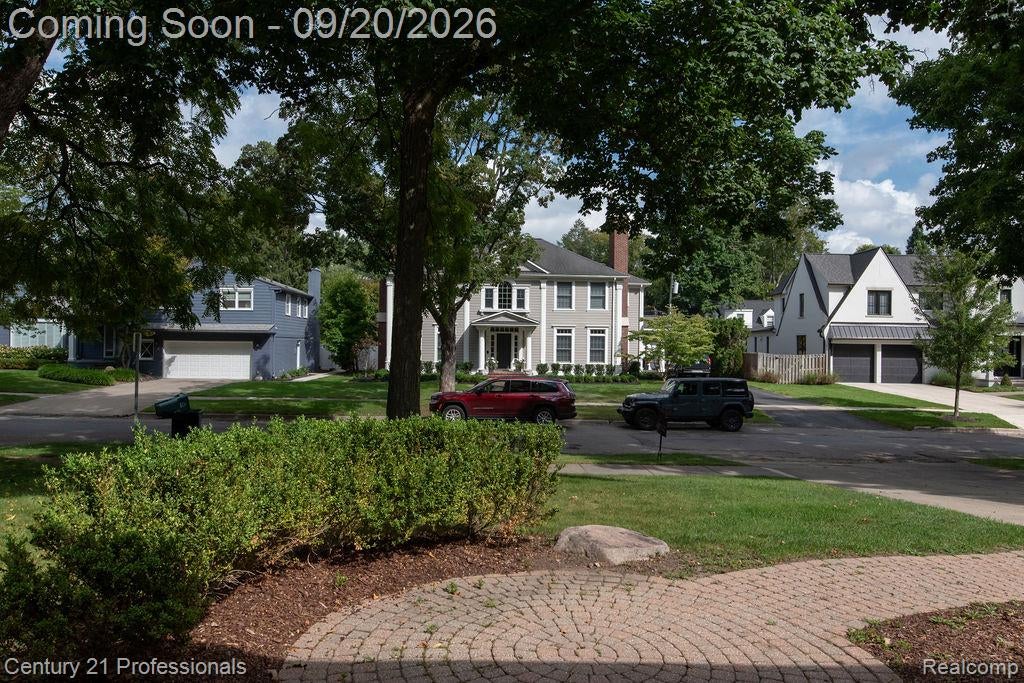912 S Glenhurst Drive