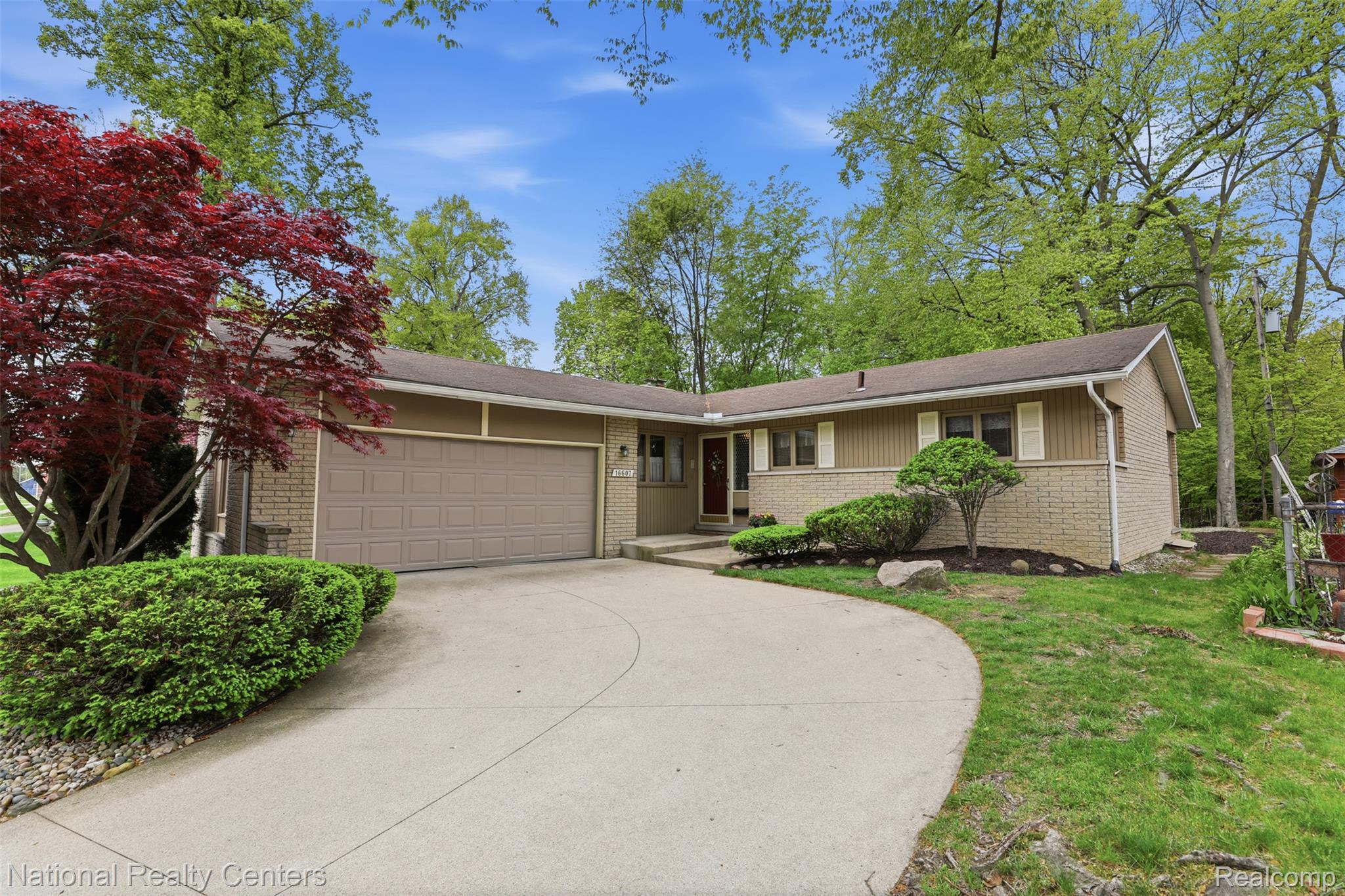 16607 Macarthur
