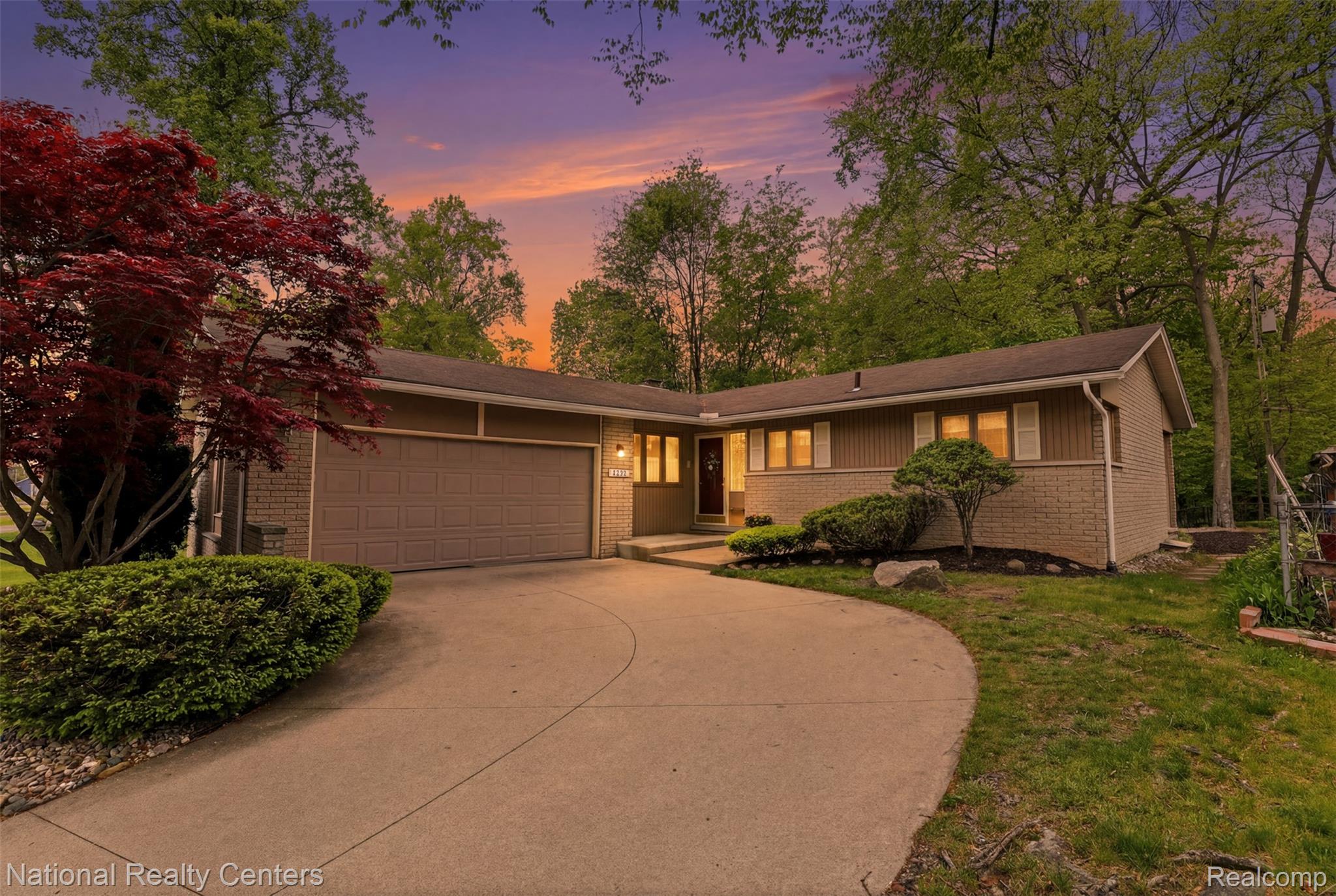 16607 Macarthur