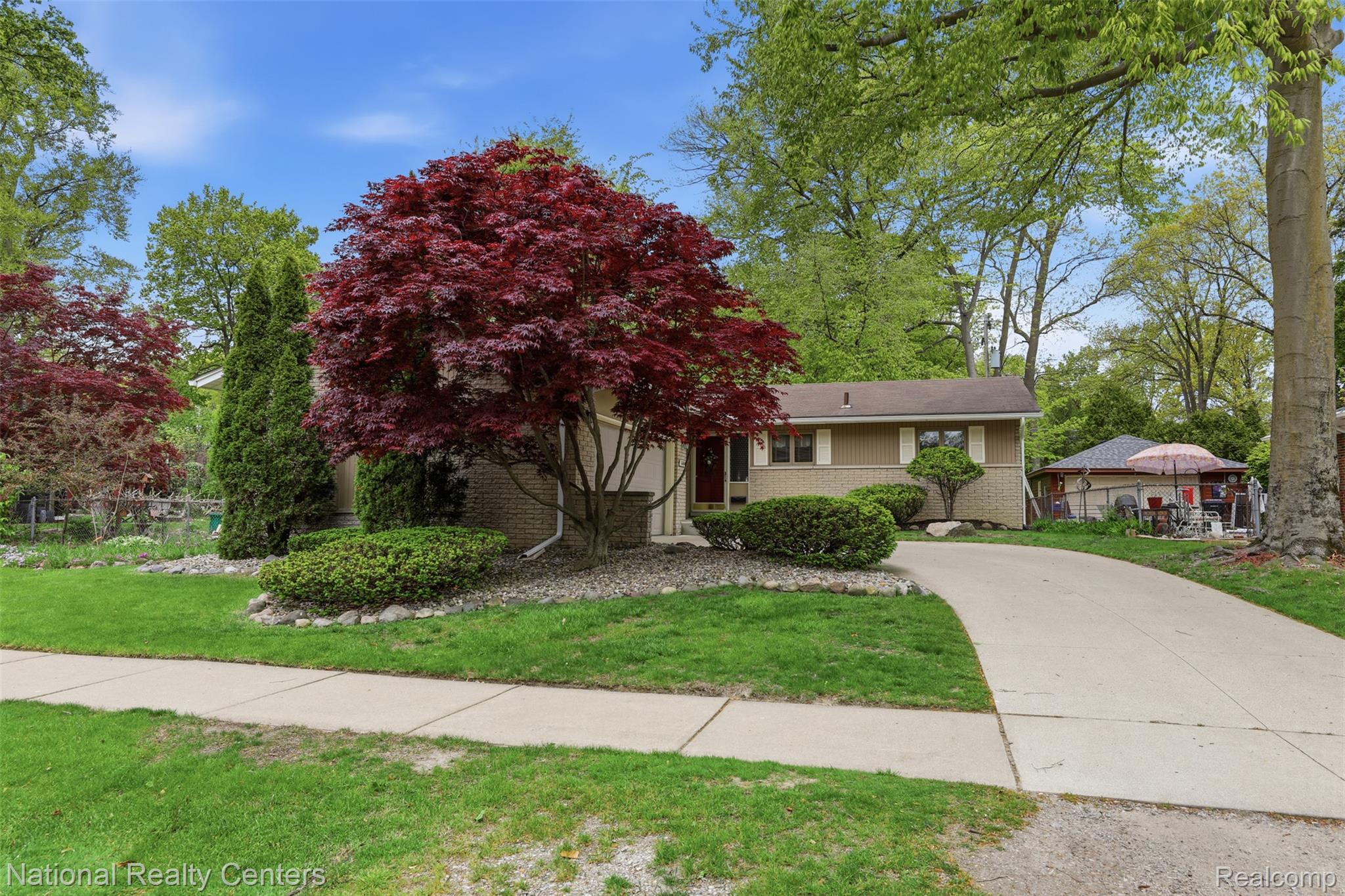 16607 Macarthur