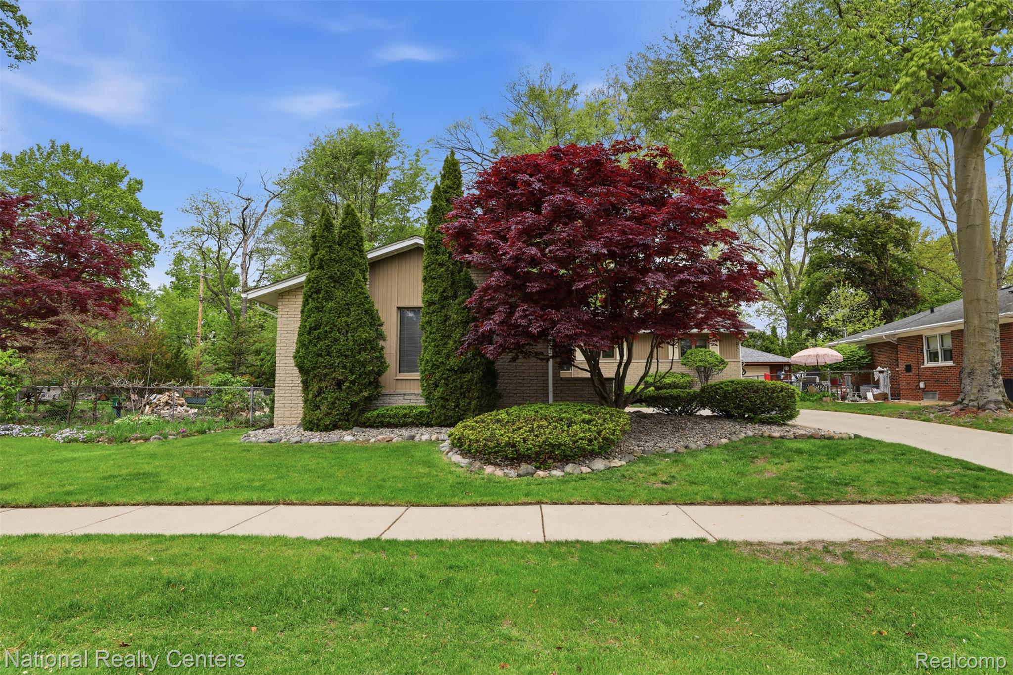16607 Macarthur