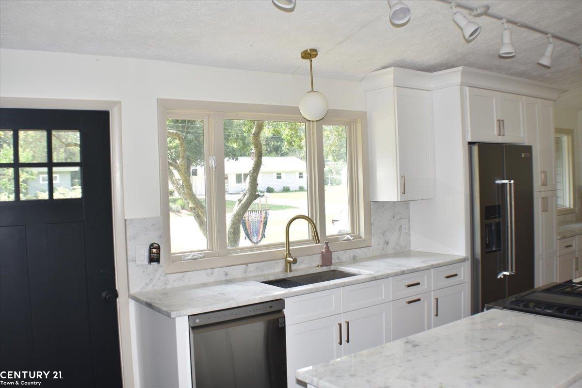 2330 Kewanee Way