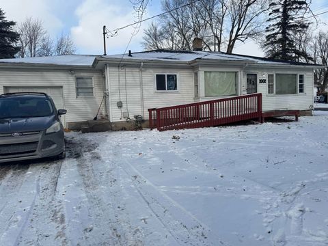 2002 Marquette Street Saginaw City MI 48602