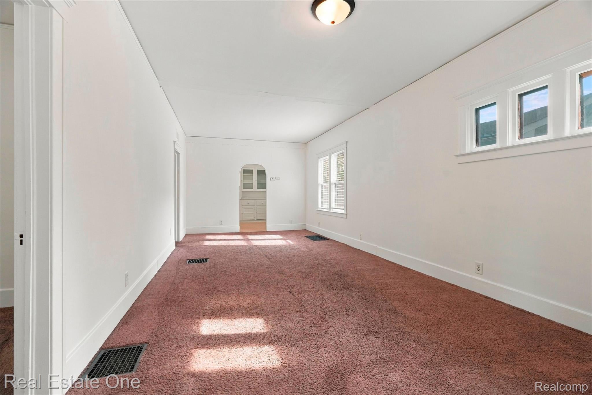 36 W Broadway Street