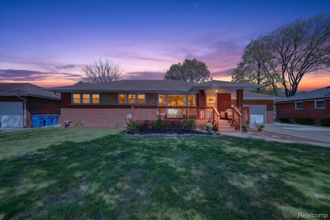 24362 Hill Avenue Warren City MI 48091