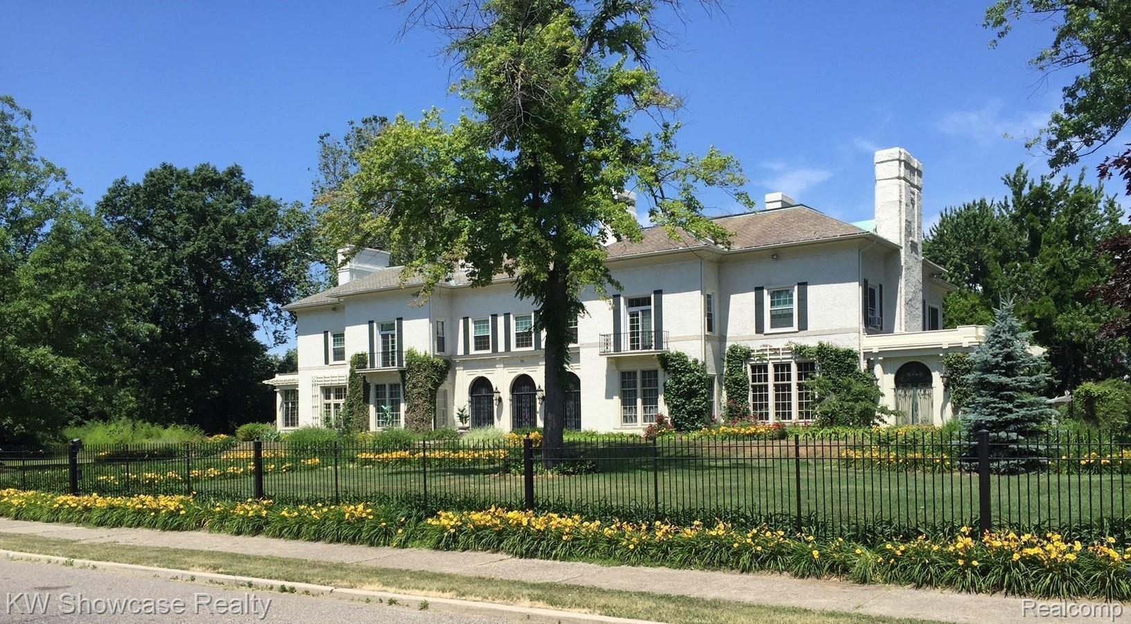 70 W BOSTON Boulevard