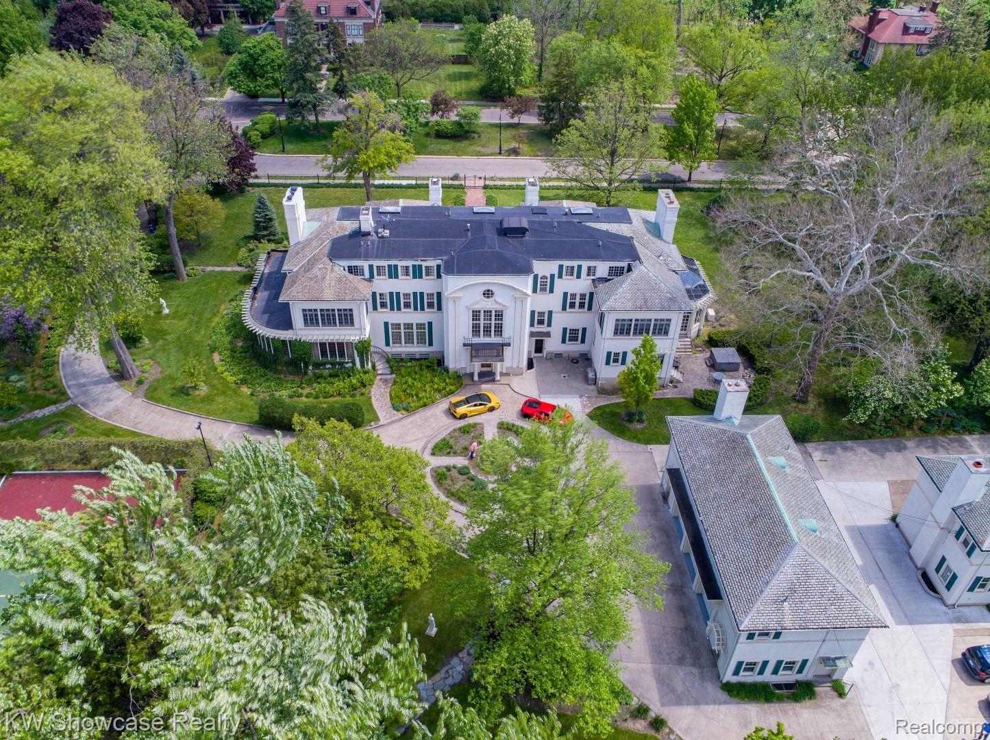 70 W BOSTON Boulevard