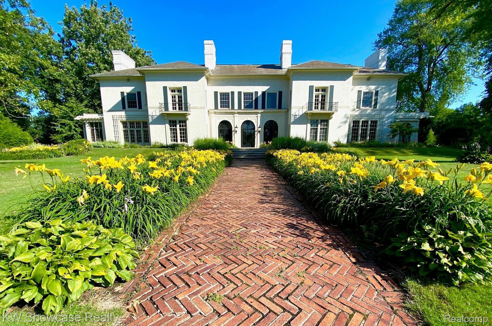 70 W BOSTON Boulevard