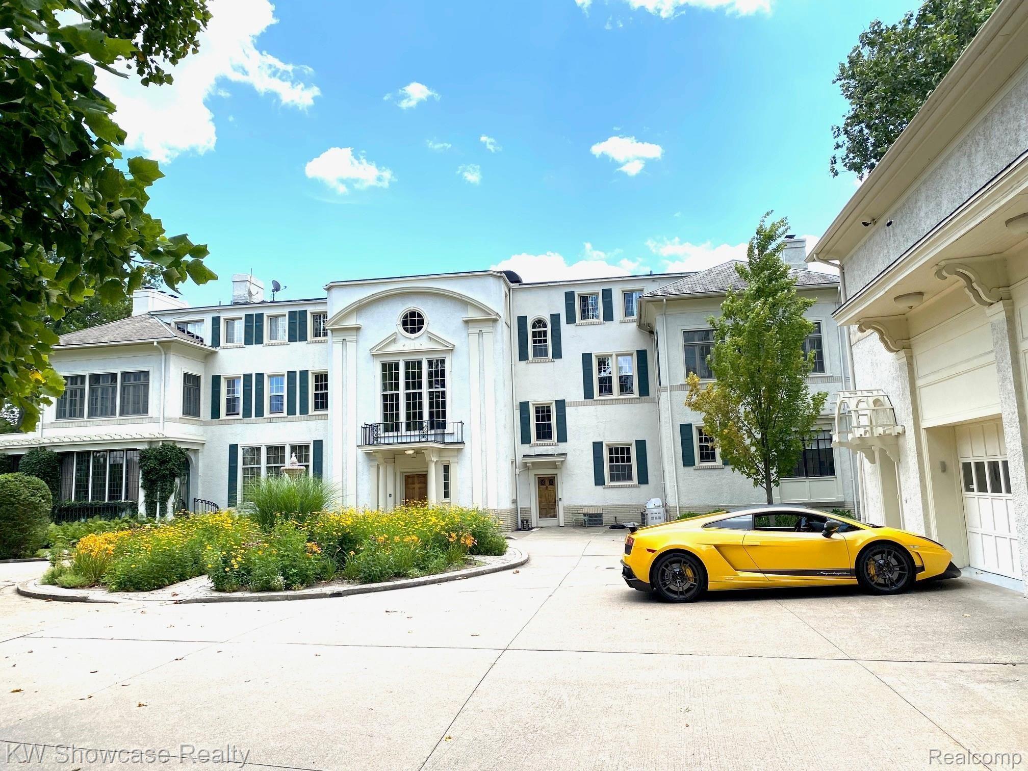 70 W BOSTON Boulevard