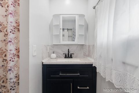 Tiny photo for 2655 Longfellow Avenue SW, Wyoming City, MI 49509 (MLS # 65026013415)